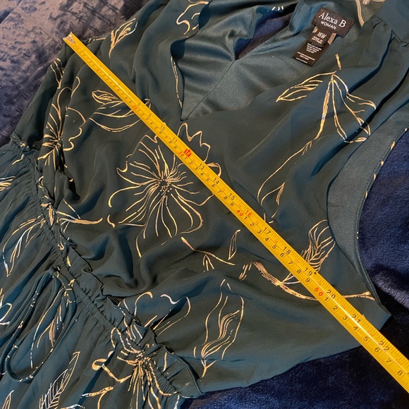 Sleeveless Dark Green and Gild Floral Midi Dress Plus 16W - Picture 8 of 9